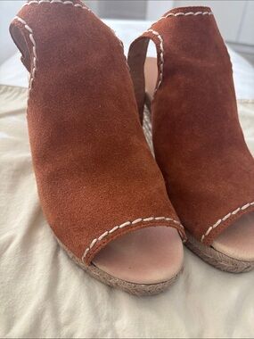 OiOi Australia Rust Suede Peep-Toe Espadrille Wedges